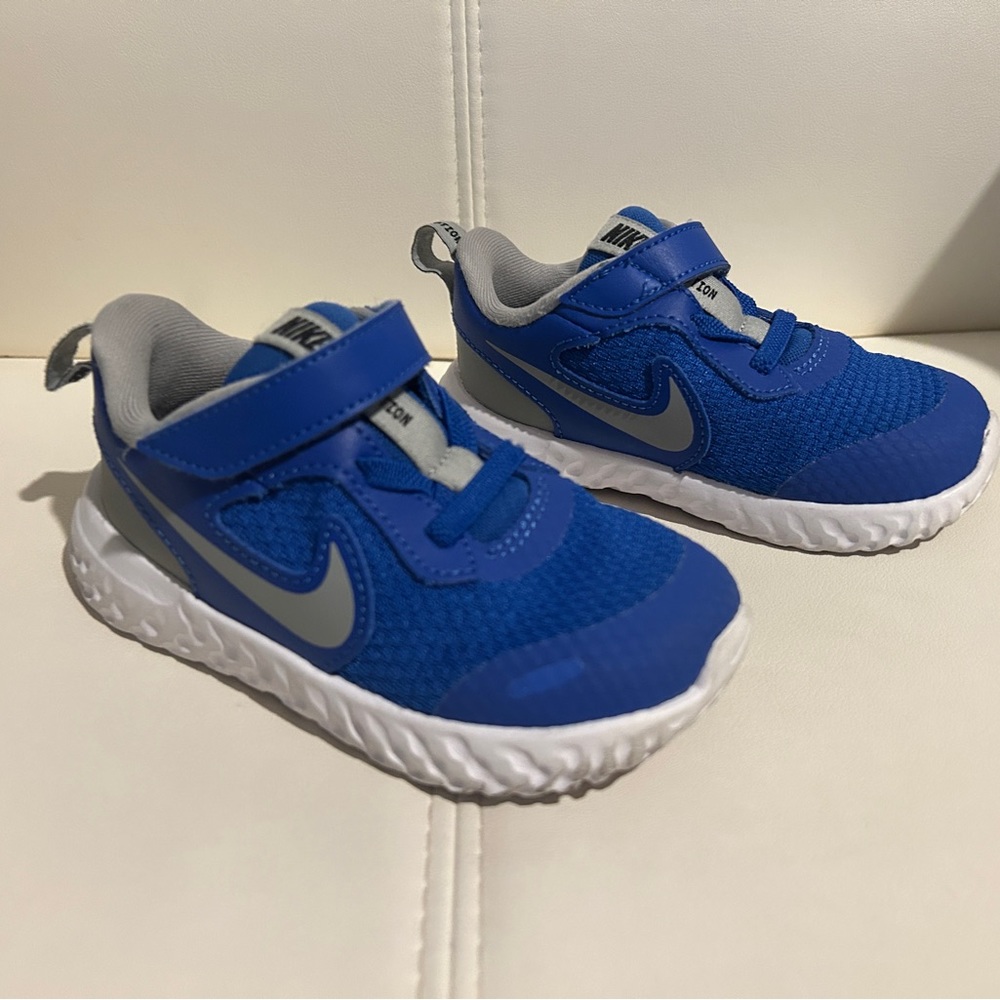 Like new! Nike Toddler Revolution